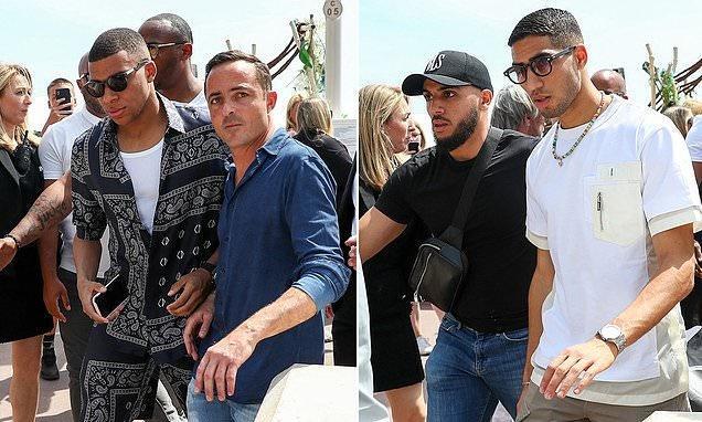 玉昆外援奥斯卡在老家开车时车辆突然起火,好在人没事